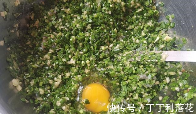 汤汁|三伏天吃饺子,还是这馅最鲜香,汤汁四溢消暑气,比肉馅好吃多了!