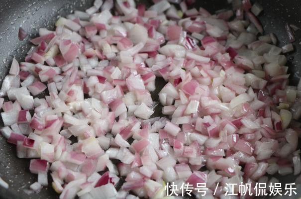 教你做洋葱煎蛋饼，比韭菜蛋饼好吃，当早餐最合适