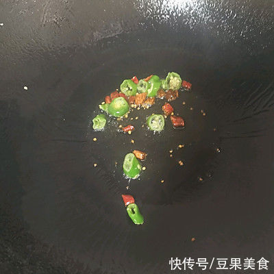 洋葱炒鸡胸肉|减脂餐：洋葱炒鸡胸肉这么好吃，大饭店的经常这么做，