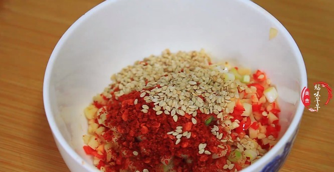 凉拌黄瓜，别直接加醋和生抽，记住“2211”，保证又脆又香还入味