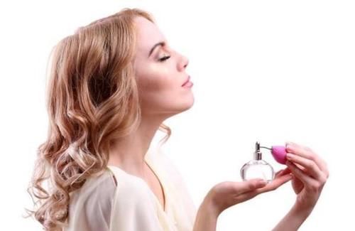 真正优雅的女人，出门包里会带有这5样东西，少一样都不“精致”