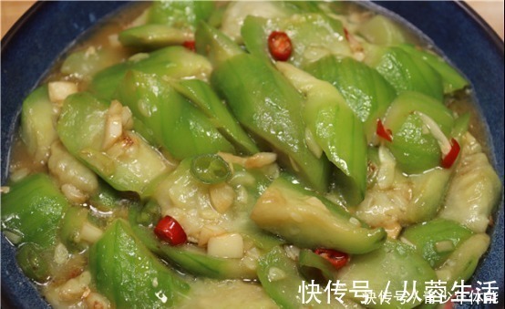 碳水化合物|炒丝瓜有人焯水，有人直接炒，难怪不好吃，饭店大厨教你正确做法