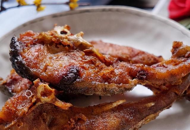 入味|秋后，这鱼要多吃，比青鱼鲜比鲫鱼营养，腌一腌炸一炸太香了