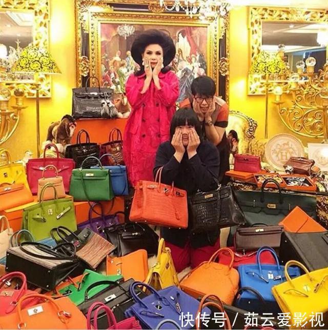 泰国母子炫富,珠宝论斤戴,包包堆成山,品味奇特