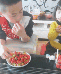 |搞笑GIF：今天是我大喜的日子 但感觉一点都不开心