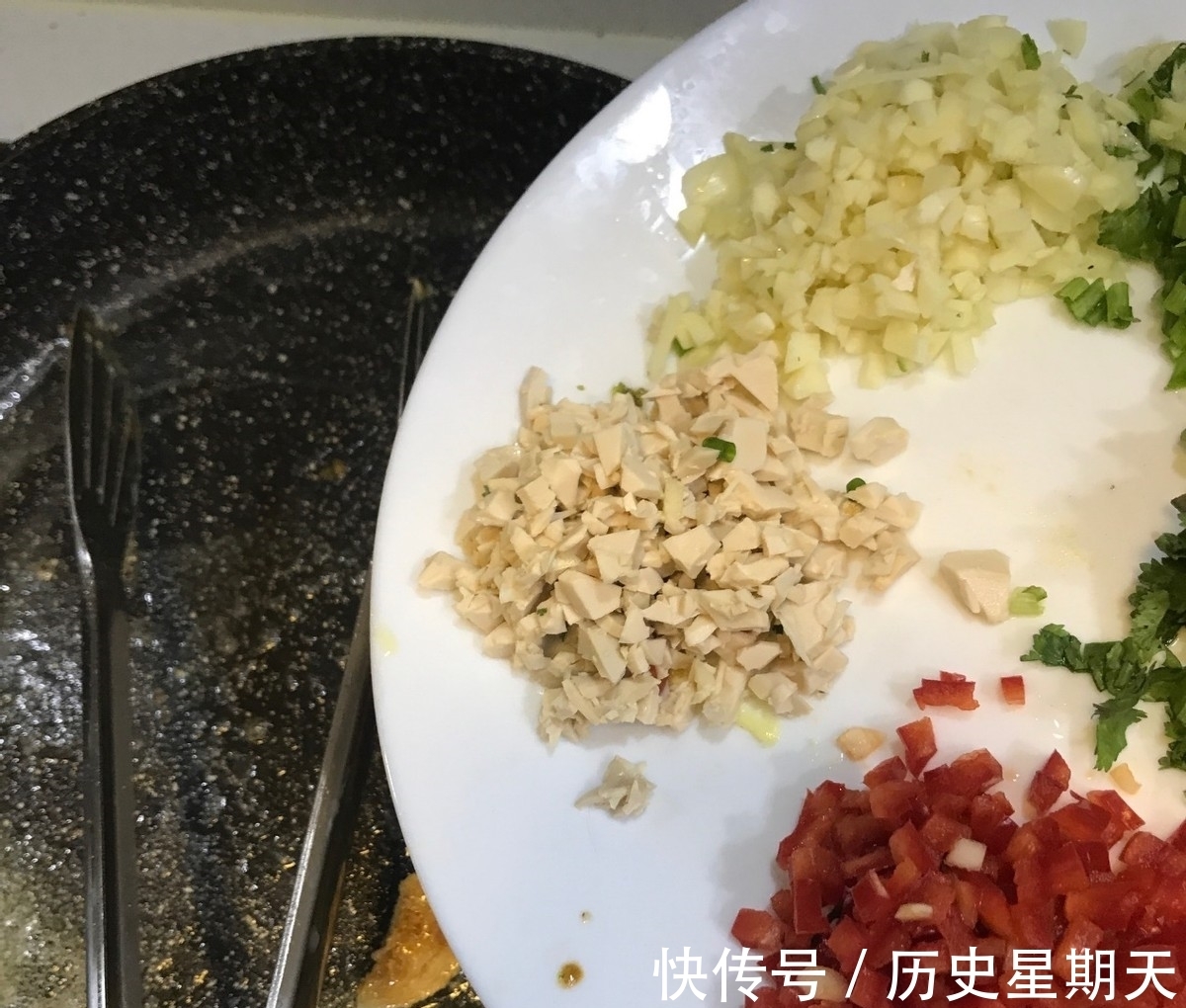 盘子|大虾搭配面包糠,色香味俱全,好吃到舔盘子