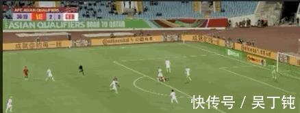 进攻|停球1米远!王燊超难改糙哥本色,国足左路大漏勺,不配进国家队