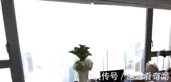 黄晓明|她还买不起房?