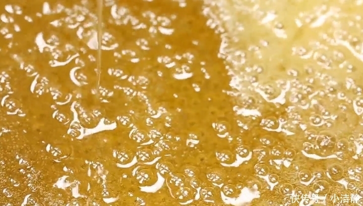 沙琪玛|1碗面粉2个鸡蛋,2分钟教你做沙琪玛,香甜松软,比买的还好吃