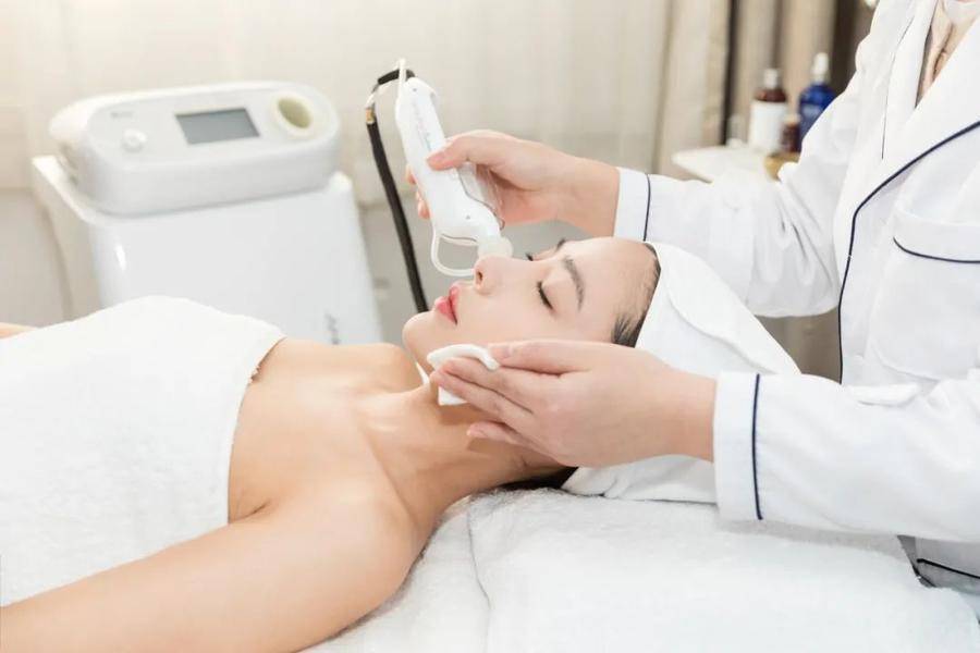 皮肤 毛孔粗大没救了?别慌,这5个医美方法来帮你!