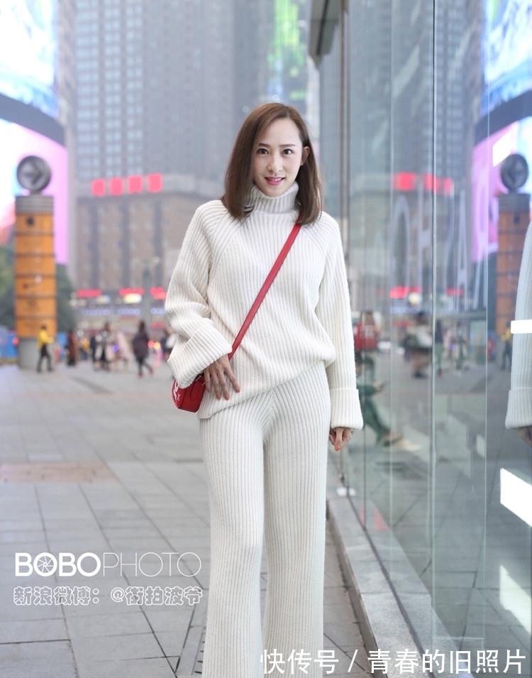 深色系|街拍：时髦都市美女灵活玩转穿搭，学习一下，下次自信满满去逛街