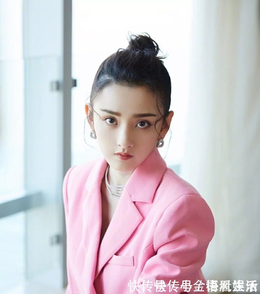 发际线 发型影响着你的颜值,日常的百搭发型值得尝试,简约又百搭