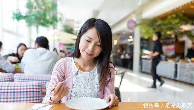 伤害|2个错误的“养胃”习惯,对胃的伤害比你想得严重,建议改掉!