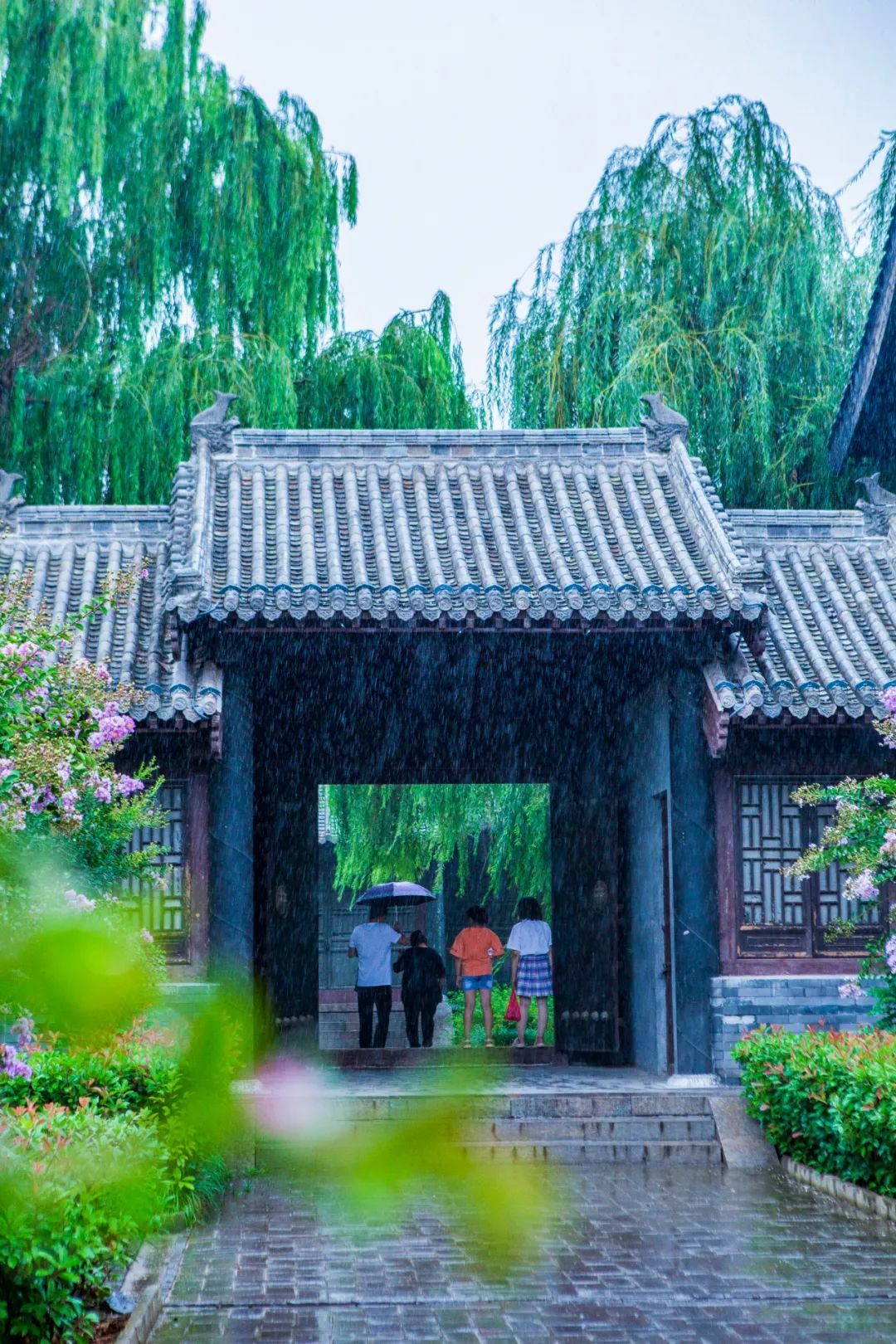 蔓蔓|悠悠古镇，烟雨如画——初秋雨后的水浒影视城