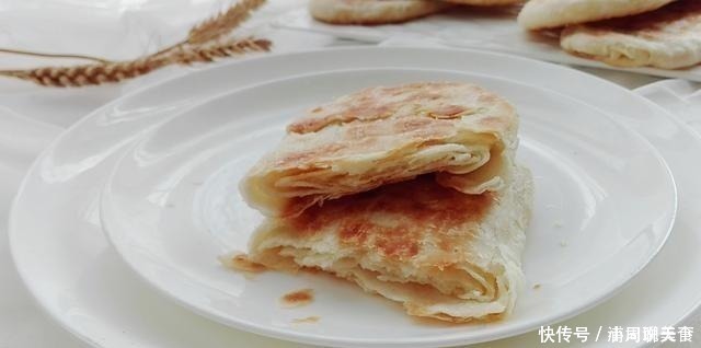 烙饼想要酥香层多，凉了也不硬，关键要知道这2点，不懂真可惜