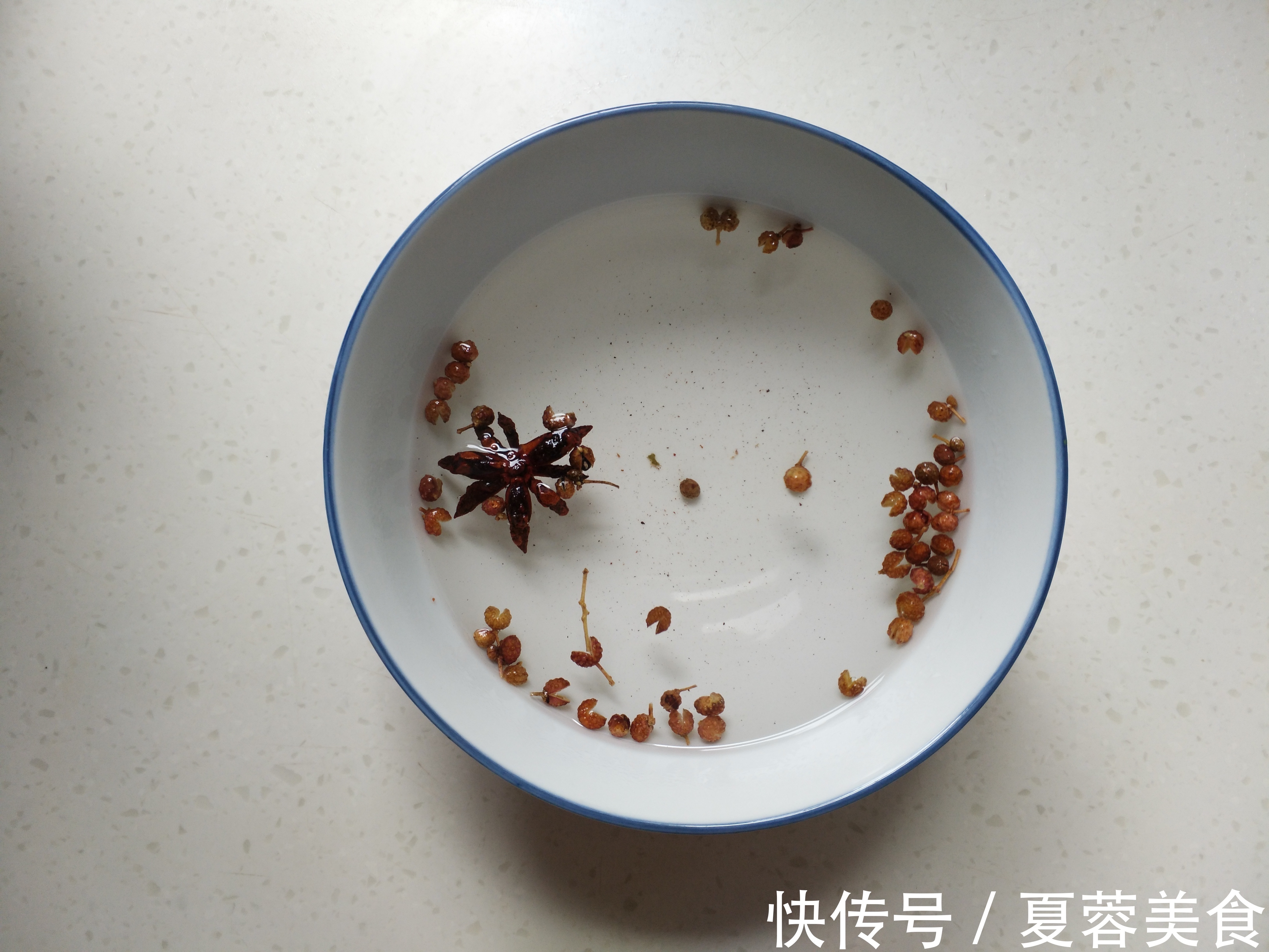 它被称为“天然消炎菜”,做馅蒸包子真好吃,做一次吃一周