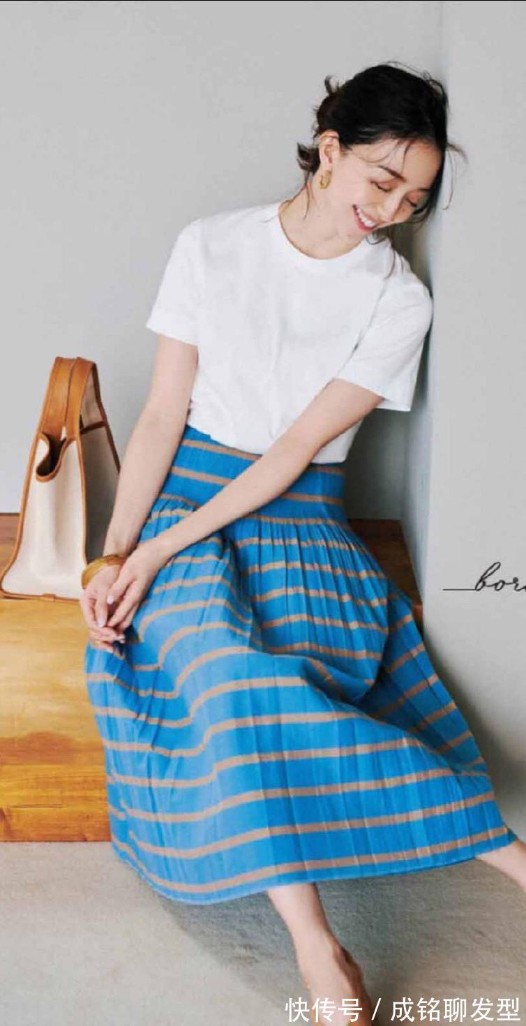 白色t恤|舒服又百搭的T恤,夏季最“潮”的时尚单品,简单随意凉爽不挑人