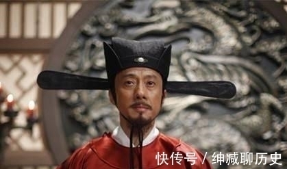 商辂@考官出上联:顽童无知骑父作马,小孩巧对下联,长大后三元及第!