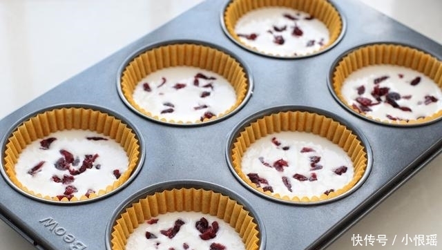 无需揉面的米发糕,搅一搅、蒸一蒸,香甜Q弹有嚼劲,比馒头简单