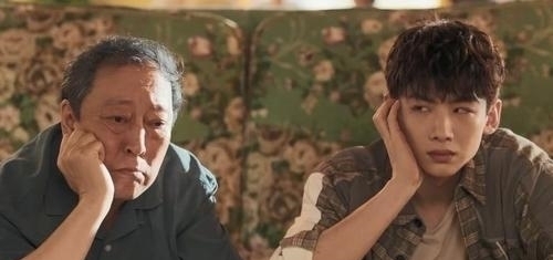 八零九零|凭一己之力拖垮三家电视台，刚火的白敬亭，不幸走上赵薇老路