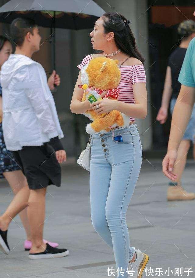 装扮 有型显瘦的打底裤装扮秀出独特的自我,穿出时尚女人味,气质非凡