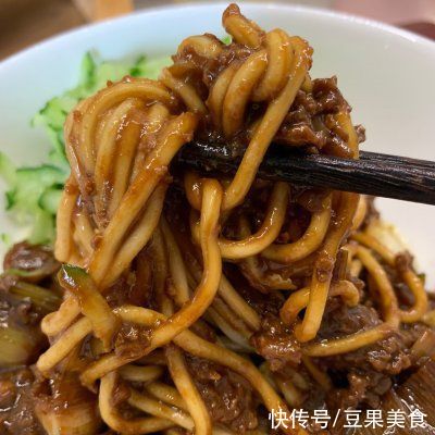 口味|炸酱面这样吃,换个口味换种心情