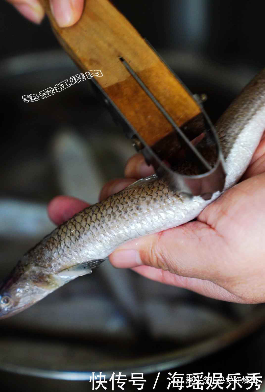 干炸鱼用淀粉还是面粉效果都不如这粉好,外表更酥脆凉了也好吃