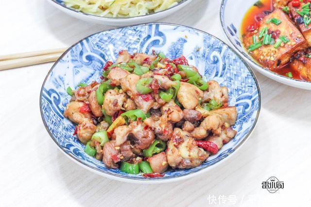 晚餐|晒一下我和老公的晚餐,3个菜成本不到20块钱,两个人都吃撑了