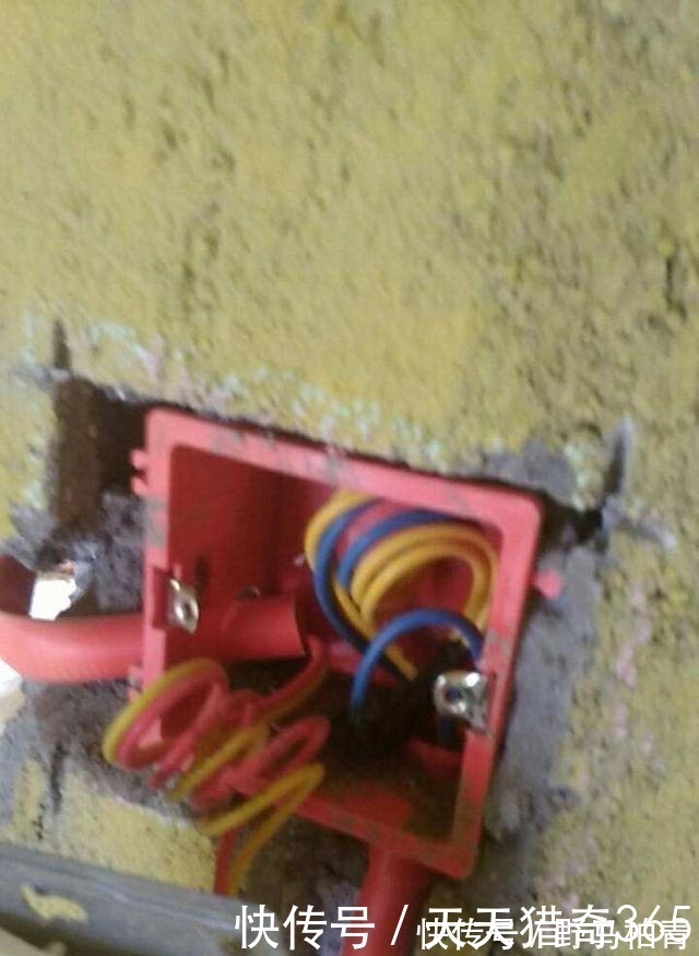 底盒|电工穿完线之后,为啥把电线绕2圈再接开关弄明白了才不会被坑