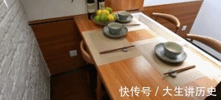 大树|15米大树穿过20㎡老屋，一家人害怕遭雷劈，出价8万挖走也不敢卖