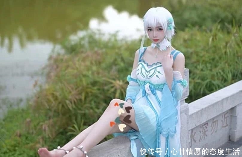 小脚丫|小姐姐光脚cos言和,灵动的小脚丫,意外走红网络