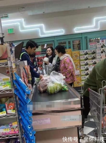 回应|孩子在超市拽了颗樱桃吃,员工大骂“没教养”,妈妈回应让人点赞