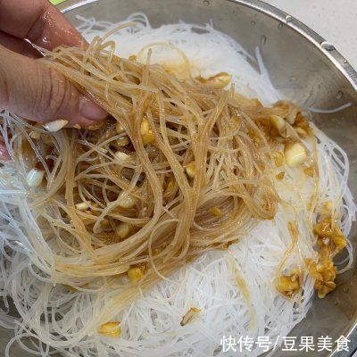 家常|人气家常下饭菜蒜蓉粉丝蒸丝瓜，一秒征服家人的胃