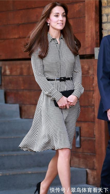 夏洛特公主 凯特王妃穿“千鸟格”大衣搭长靴, 时髦又大气! 凌乱发型十分显老!