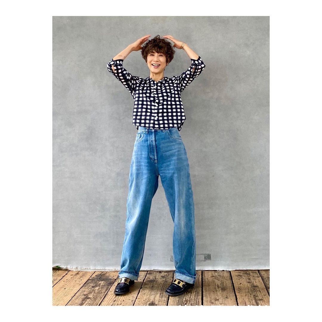 女性|看了这些50岁博主的“减龄穿搭”,才知道时尚与年龄无关,真养眼