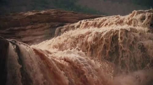 这首诗|余秀华游长江时写的一首诗，柔情和豪情完美融合，最后一句惊艳了