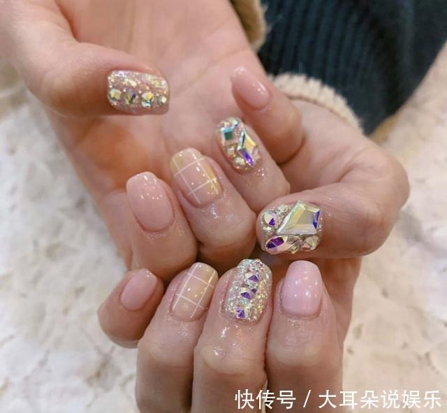 指尖|气质女神超爱的镶钻美甲，亮闪闪的奢华感，美出新高度
