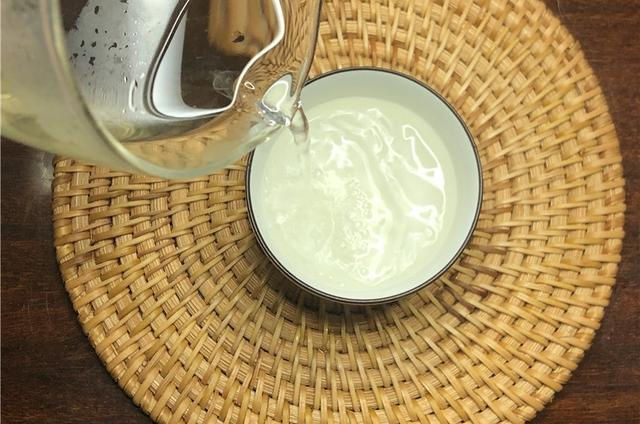 泡水|饮茶时，茶叶的第一泡水脏吗，有必要倒掉吗？