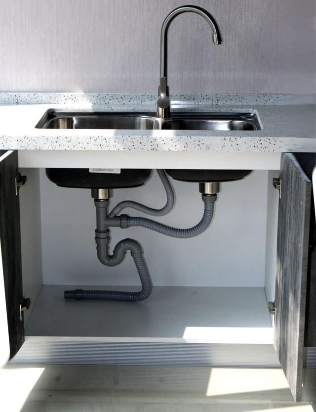 地柜|厨房不打吊柜,却依然“井井有条”,让人羡慕!看到细节:太高明