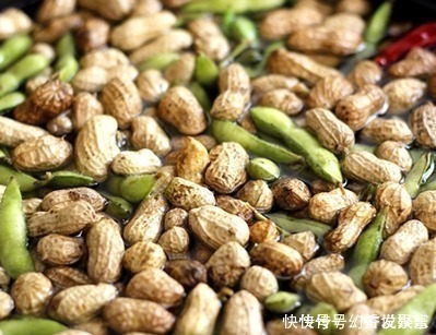 爷爷奶奶|营养师煮花生时不能放此物,吃了就是没病找病,现在知道还不晚