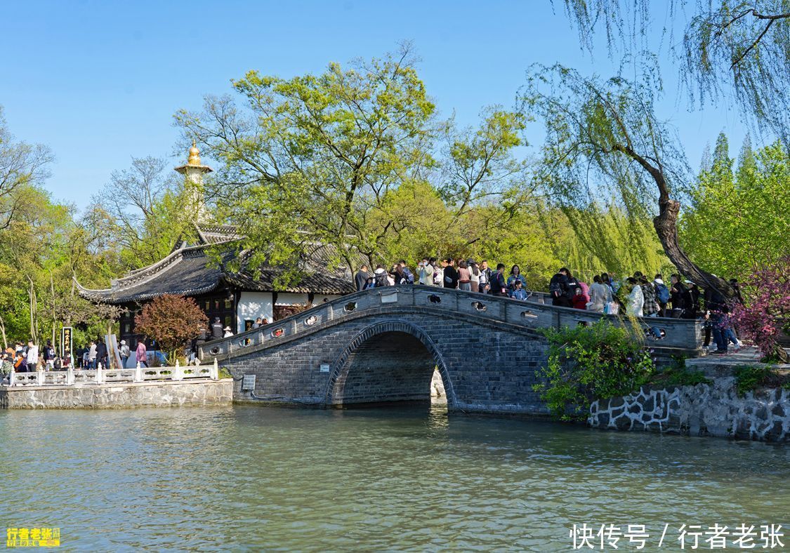 乾隆皇帝 为乾隆皇帝下江南而建的一座古桥,现在是扬州和瘦西湖的地标