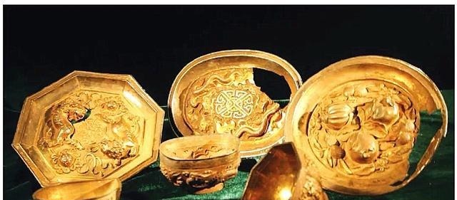  大陶罐|工地挖出大罐子，发现大量宝藏，民工良心发现上交，如今价值千万