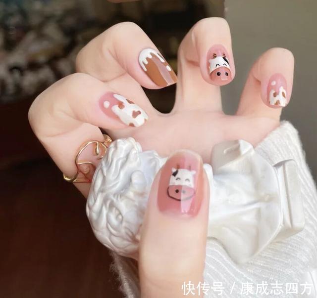 打底|让人心动的5款美甲,温柔又高级!酒红发财美甲真的显手白