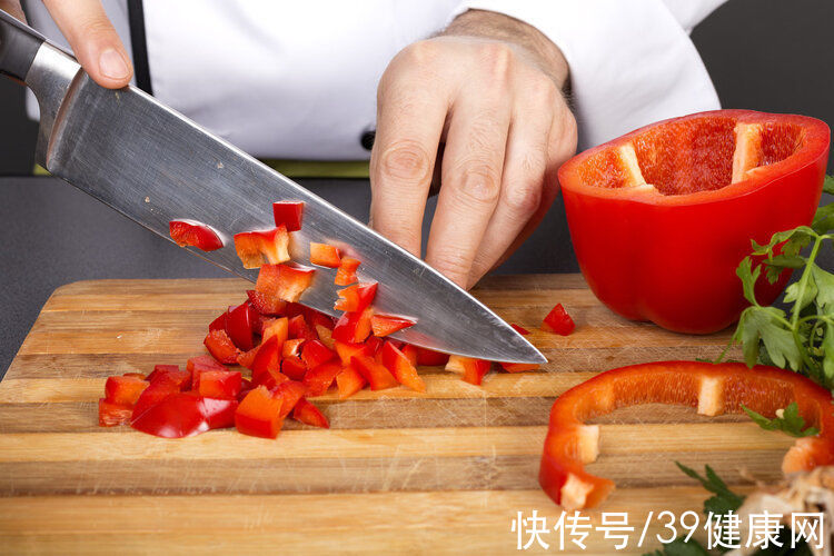 胆囊炎|多吃辣椒能长寿？英国医学发现：常吃辣椒能降低死亡风险