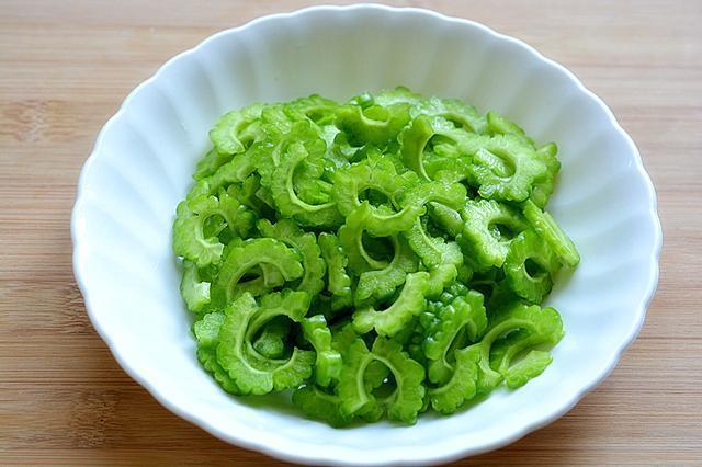 爽口|苦瓜经过这样处理后,苦味不会太重,而且更加清脆爽口了!