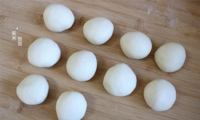 我家常做的快手早餐饼,一锅出两张,柔软筋道,卷上菜可香了