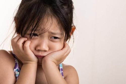 女儿|5岁女儿上完美术辅导班后,回家画出几幅画,父母见后立马报警