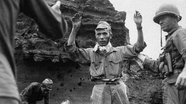 迎接|日本战败后士兵回家,其妻子用啥方式迎接日兵不如战死沙场