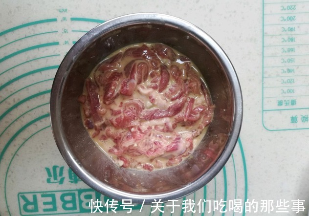 酱肉丝|炒京酱肉丝,牢记几个技巧,肉丝滑嫩可口,酱香味浓郁,卷饼真香