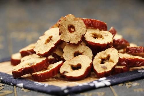 泡水|红枣“干吃”好还是“泡水喝”好,有很多人不清楚,不妨了解一下